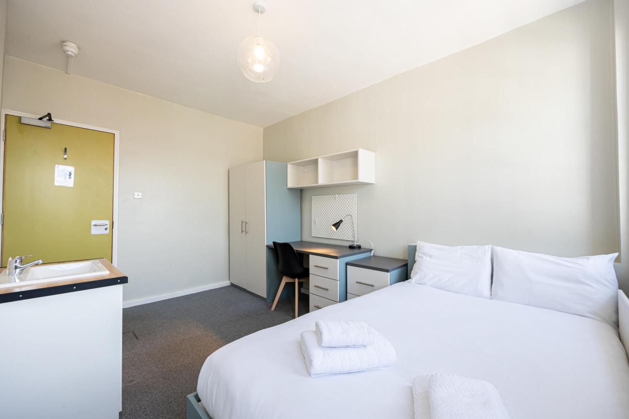 Spacious Room With Shared Facilities Londen Buitenkant foto