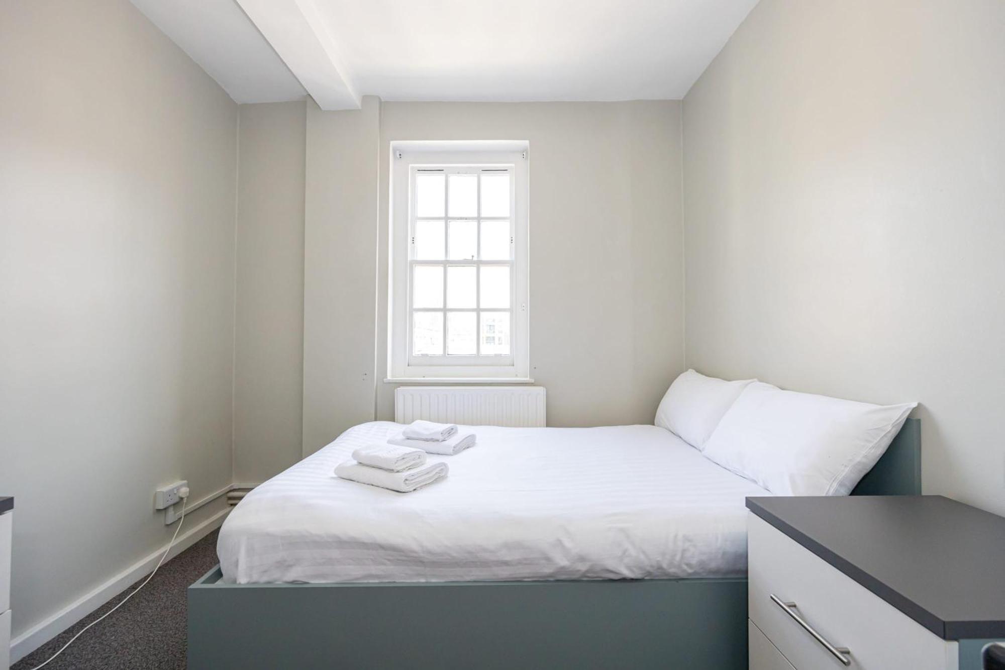Spacious Room With Shared Facilities Londen Buitenkant foto