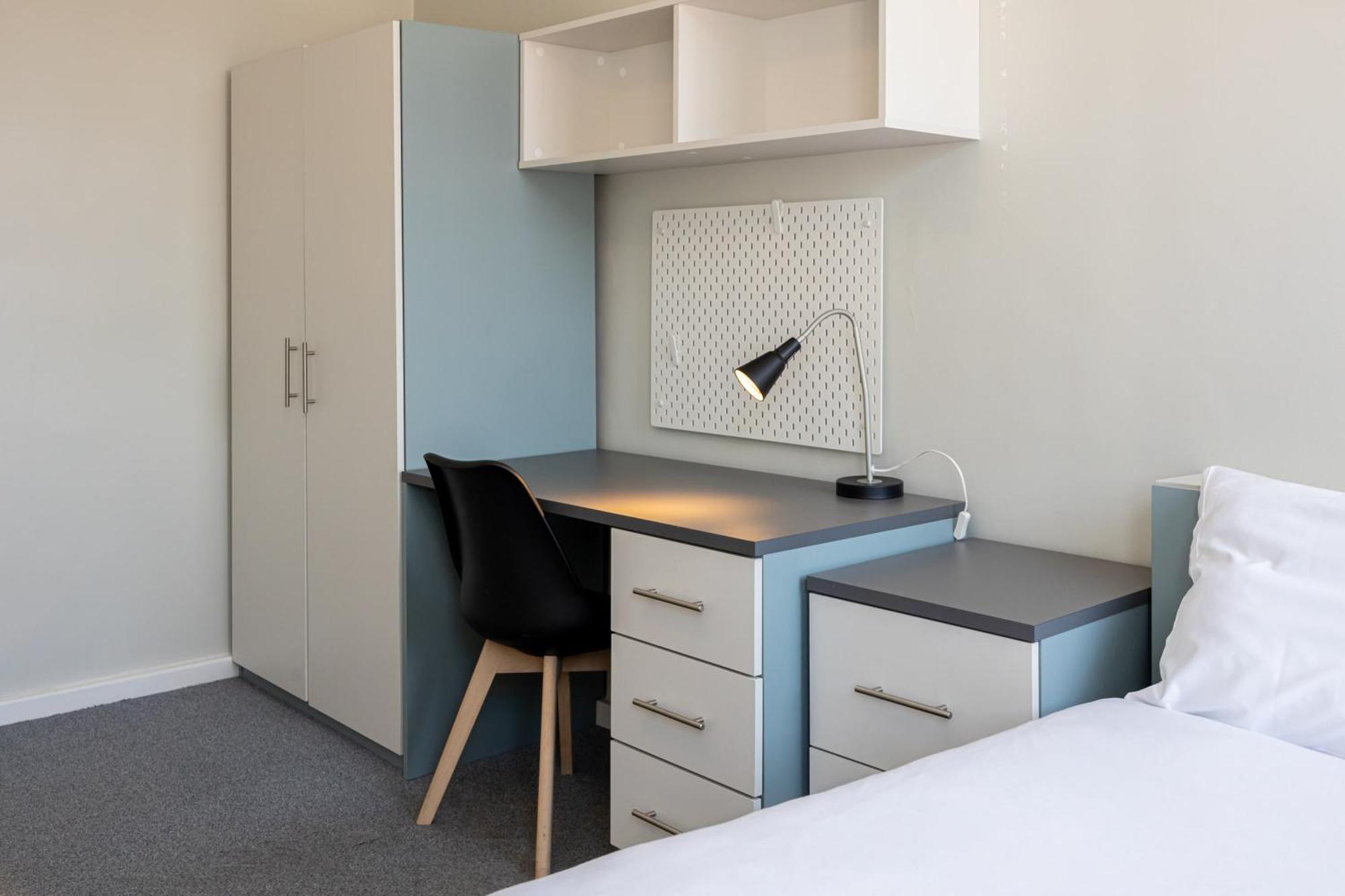 Spacious Room With Shared Facilities Londen Buitenkant foto